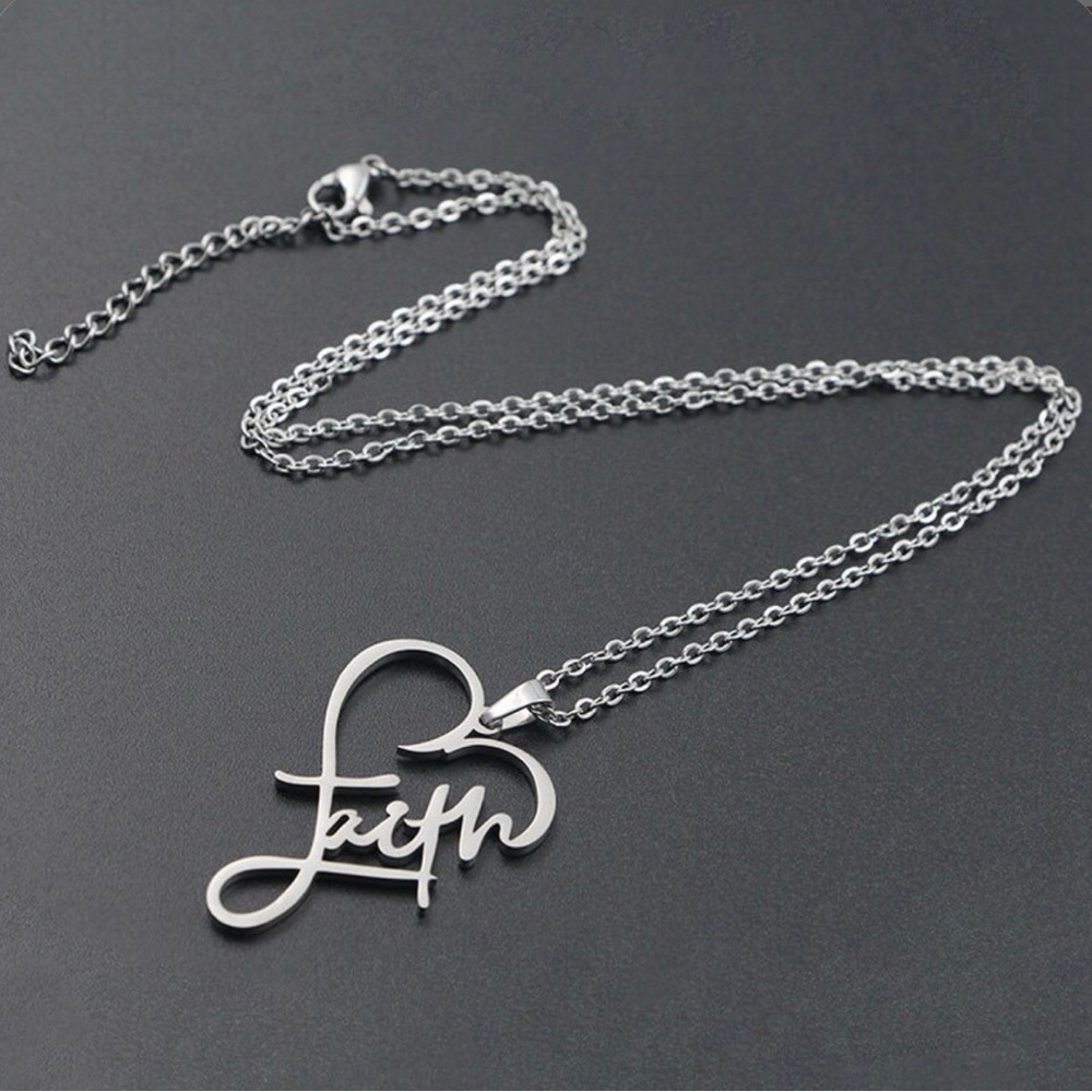Silver Faith Love Heart Necklace ✝️🩶